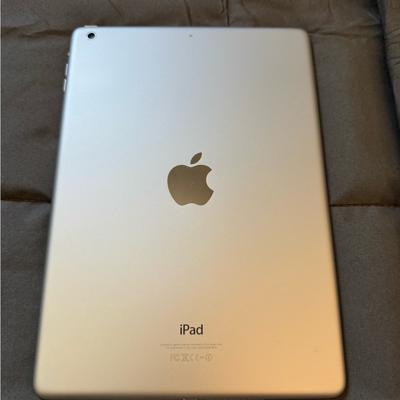 iPad Air 9.7” - Picture 2 of 4